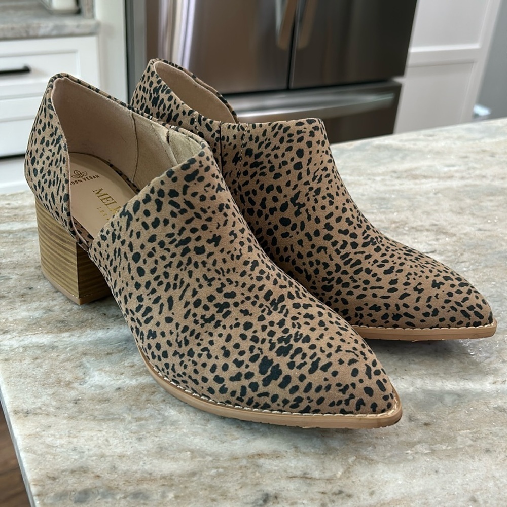 Melrose Ave  Los Angeles 100% Vegan Cheetah Bootie size 9